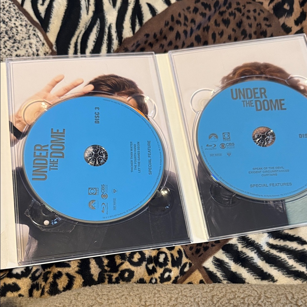 Under the Dome Blu-ray Box Set - Picture 3 of 6